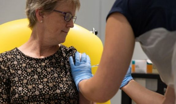 _113542958_clinic-injection04--credit-