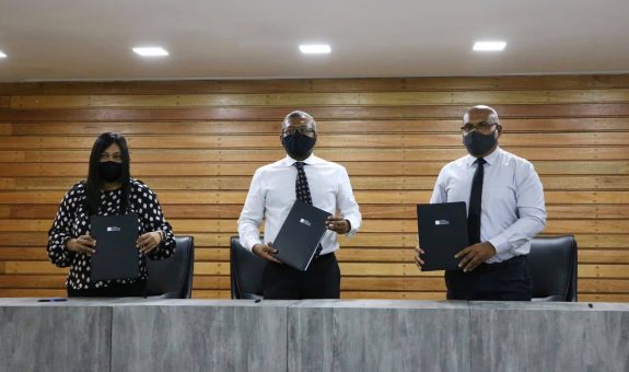 ފޮޓޯ: އިކޮނޮމީ އެންޑް ޓްރޭޑް/ޓްވިޓާ