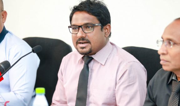 އީސީގެ ނާއިބު ރައީސް އަމްޖަދު މުސްތަފާ - ފޮޓޯ: ރާއްޖެ.އެމްވީ