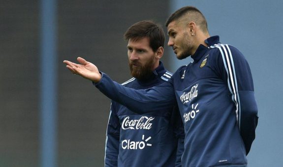 އިކާޑީ އަދި މެސީ - ފޮޓޯ: ސްޕޯޓް އިންގްލިޝް