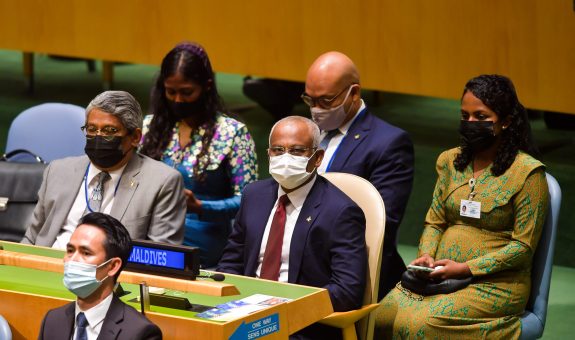 އ.ދ. ގެ 76 ވަނަ ޢާންމު މަޖިލީހުގައި ރައީސުލްޖުމްހޫރިއްޔާ ތަޤުރީރުކުރެއްވު-- ފޮޓޯ: ރައީސް އޮފީސް