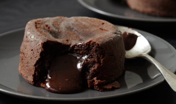 201009-xl-molten-chocolate-cakes-vongerichten