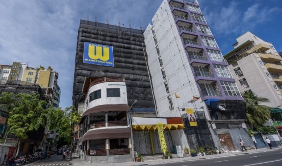 ޑަބްލިއު ކޮންސްޓްރަކްޝަނުން އިމާރާތްކުރަމުންދާ ތަނެއް - ފޮޓޯ: މިހާރު