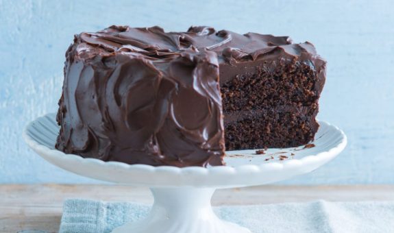 Chocolate-sponge-cake-920x581