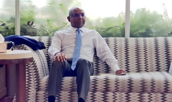 ފޮރިން މިނިސްޓަރ ޢަބްދުﷲ ޝާހިދު - ފޮޓޯ: މިނިސްޓަރީ