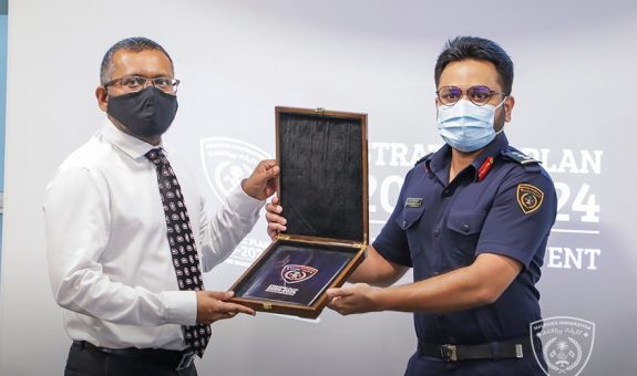 ފޮޓޯ: އިމިގްރޭޝަން/ޓްވިޓާ