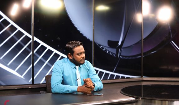 އިލެކްޝަންސް ކޮމިޝަން (އީސީ)ގެ ނައިބު ރައީސް އަހުމަދު އަކްރަމް - ފޮޓޯ: ރާއްޖެޓީވީ