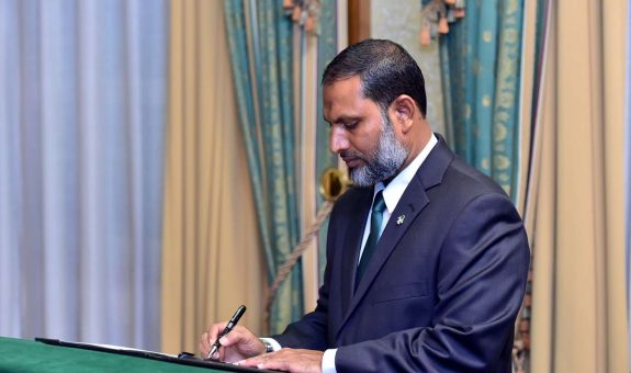 ހޯމް މިނިސްޓަރ ޝެއިޚް އިމްރާން - ފޮޓޯ: ރައީސް އޮފީސް