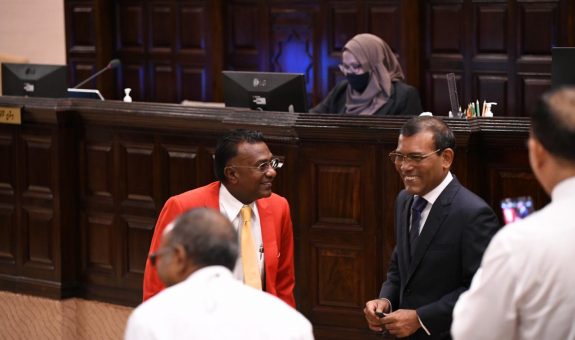 ޖާބިރު އާއި ރައީސް މުޙައްމަދު ނަޝީދު | ފޮޓޯ: ޑީއާރްޕީ
