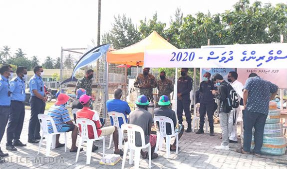 މާންދޫގައި ކުރިއަށް ގެންދިޔަ މަސްވެރިންނަށް މައުލޫމާތު ދިނުމުގެ ޕްރޮގްރާމްގެ ތެރެއިން : ފޮޓޯ - ޕޮލިސް