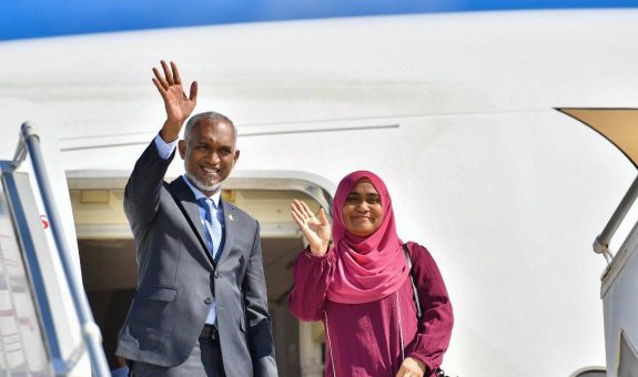 ރައީސް މުޢިއްޒު ދަތުރުފުޅެއްގައި ފުރާވަޑައިގަންނަވަނީ - ފޮޓޯ: ރައީސް އޮފީސް
