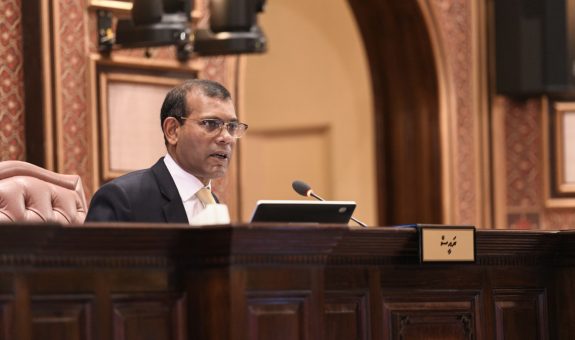ރައްޔިތުންގެ މަޖިލީހުގެ ރައީސް މުޙައްމަދު ނަޝީދު މަޖިލީހުގެ ރިޔާސަތުގައި | ފޮޓޯ: މަޖިލިސް