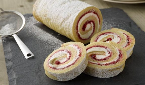 Strawberry-jam-swiss-roll-cake