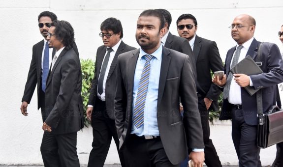 ޤާނޫނީ ވަކީލުންތަކެއް - ފޮޓޯ: އަވަސް