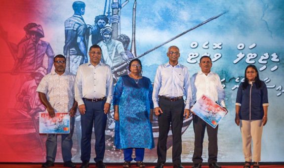 މަސްދޯނި އެކައުންޓް އިފްތިތާޙް ކުުރުމުގެ ތެރެއިން - ފޮޓޯ: ބީއެމްއެލް