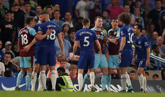 ޗެލްސީ އަދި ބާންލީގެ ބައެއް ކުޅުންތެރިން - ފޮޓޯ: އިވްނިން ސްޓޭންޑާޑް