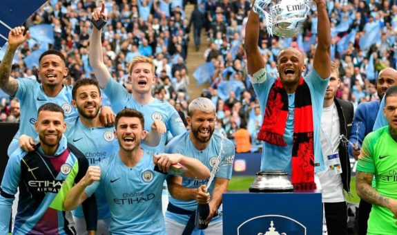 ސިޓީ ކުޅުންތެރިން އެފްއޭ ކަޕް ތައްޓާއެކު - ފޮޓޯ: ބީބީސީ