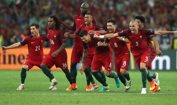 Portugal's players celebrate after winning the Euro 2016 quarter-final football match between Poland and Portugal at the Stade Velodrome in Marseille on June 30, 2016. / AFP PHOTO / Valery HACHE