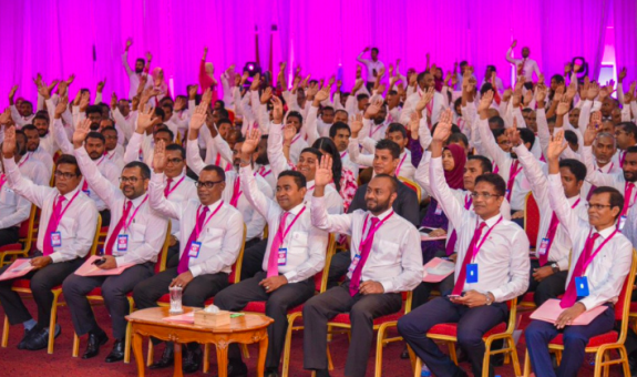 ފޮޓޯ: އަވަސް