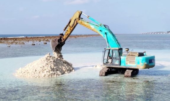 ތ.ގުރައިދޫ އެއަރޕޯޓް ހެދުމަށް ބިން ހިއްކުމުގެ މަސައްކަތް