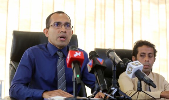 މުހައްމަދު މަލީހް (ވ) ވާހަކަ ދައްކަވަނީ- ފޮޓޯ: ސަން