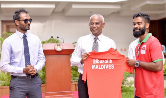 ރައީސް ޞޯލިޙްއަށް ޖަރޒީ އަރުވަނީ - ފޮޓޯ: ސަން