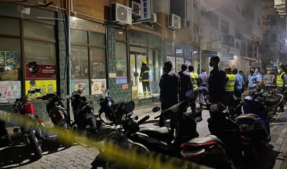 އެސްބީ މާޓް ފިހާރައިގައި ރޯވެފައި- ފޮޓޯ: ސަން