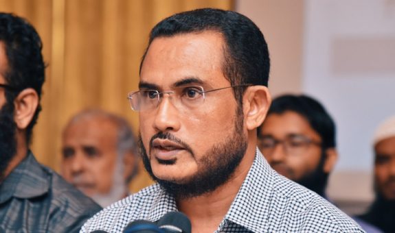 ޝެއިޚް އިލްޔާސް ޙުސައިން - ފޮޓޯ: ދެން