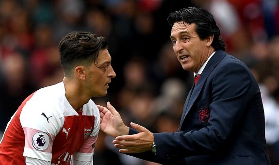 އޮޒިލް އަދި ކޯޗު އުނައި އެމެރީ - ފޮޓޯ: ގޯލް.ކޮމް