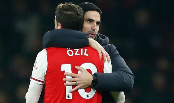 mesut-ozilmikel-arteta-arsenal-2019-20_p73nu5kipqzg1sdbovtukoglj