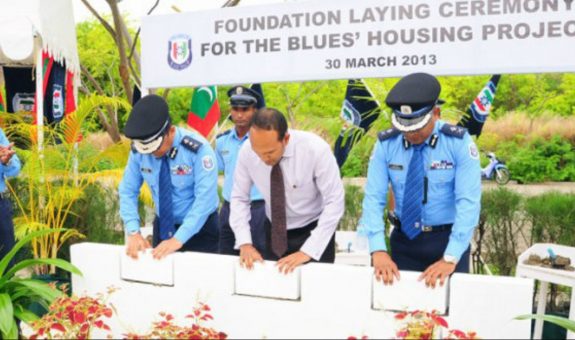 ފުލުހުންނަށް ޚާއްސަކޮށްގެން ހަދާ ހައުސިންގ ޔުނިޓްތަކުގެ ބިންގާ އެޅުމުގެތެރެއިން - ފޮޓޯ: މޯލްޑިވްސް އިންޑިޕެންޑެންޓް
