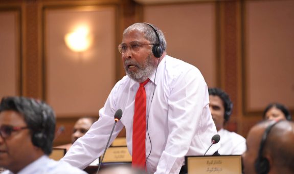 ޖުމްހޫރީ ޕާޓީގެ ލީޑަރު ޤާސިމް އިބްރާހީމް - ފޮޓޯ: ރައްޔިތުންގެ މަޖިލިސް
