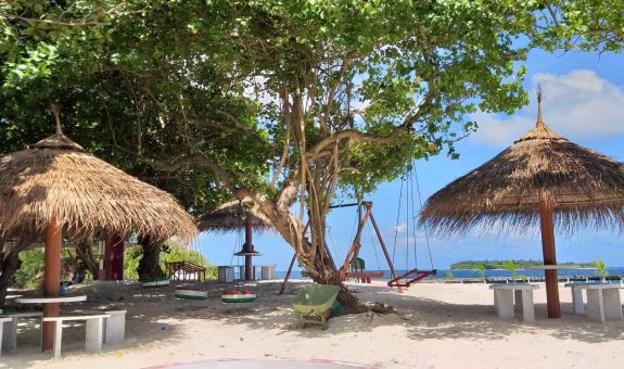 ބީއެމްއެލްގެ ކޮމިއުނިޓީ ފަނޑުގެ އެހީތެރިކަމާއެކު ނެއްލާދޫގައި ހަދާފައިވާ ޕާކް - ފޮޓޯ: ދޭހަ