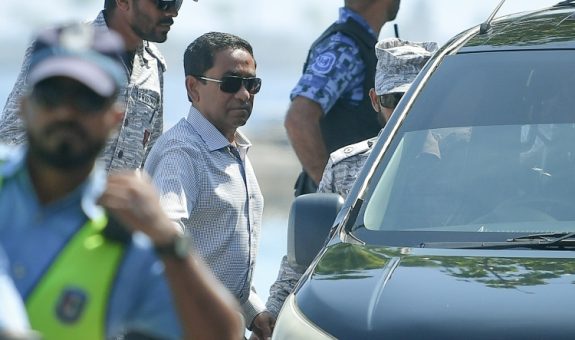 ރައީސް ޔާމީން މިއަދު ކޯޓަށް ގެންދިއުމަށް މާލެ ގެންނަނީ | ފޮޓޯ : މިހާރު